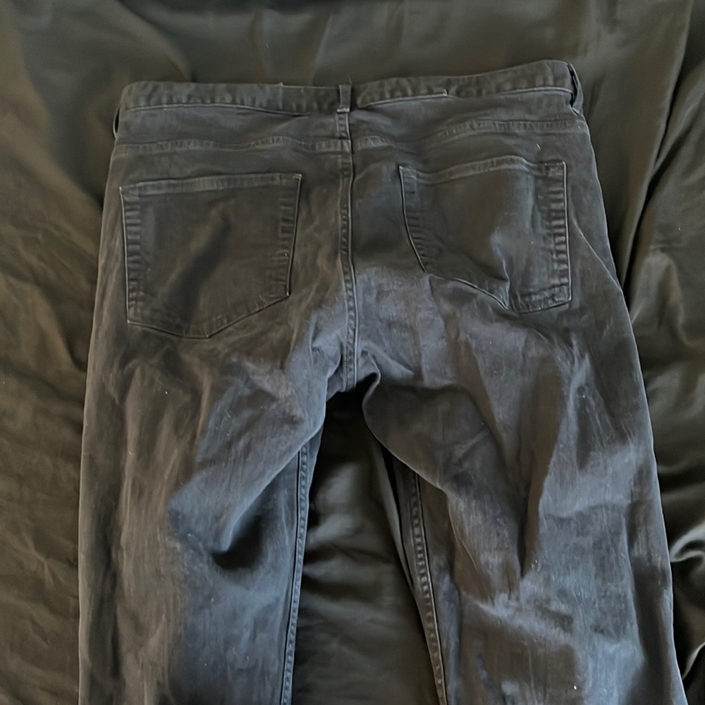 H & M